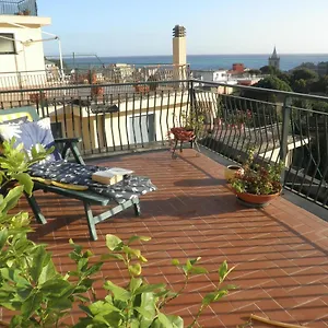 piccolo-attico-sul-mare.hotelitalianriviera.com/